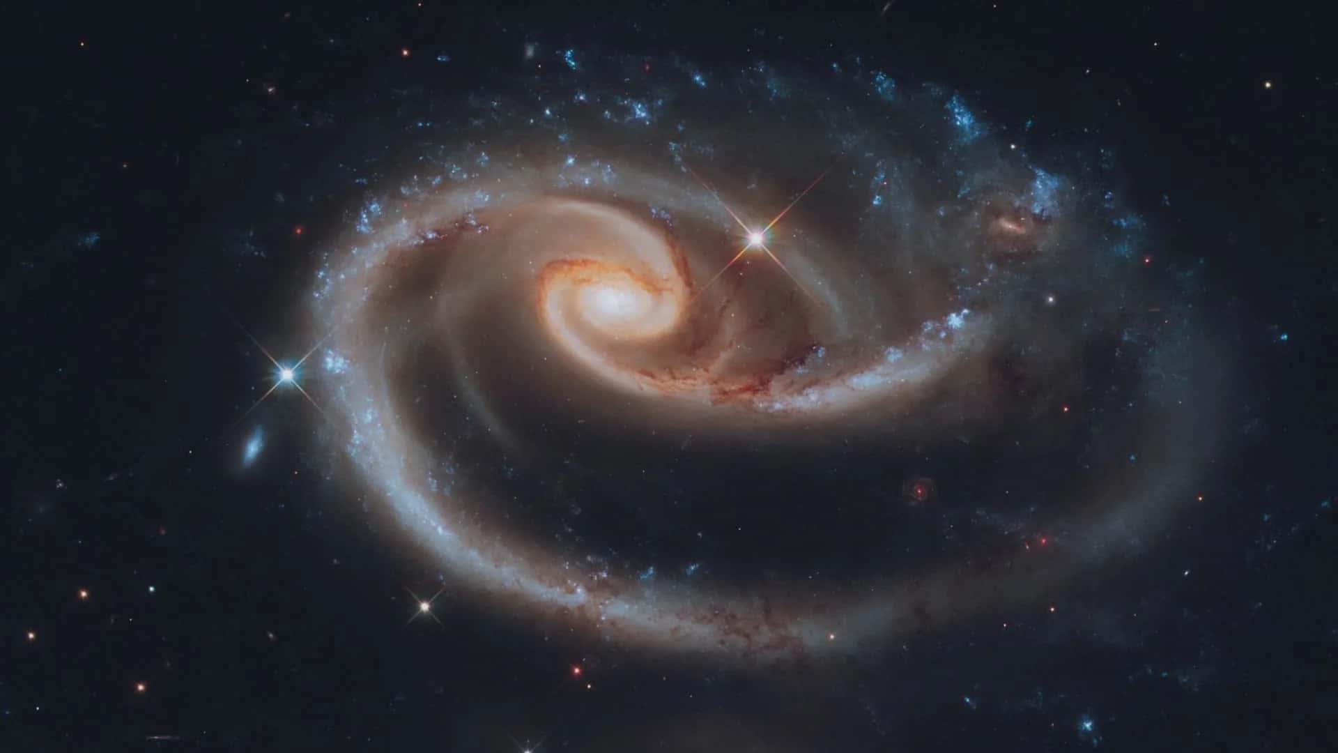 Hubble Uzay Teleskobu ile görüntülenen etkileşen galaksi çifti Arp 273 (NASA, ESA, STScI)